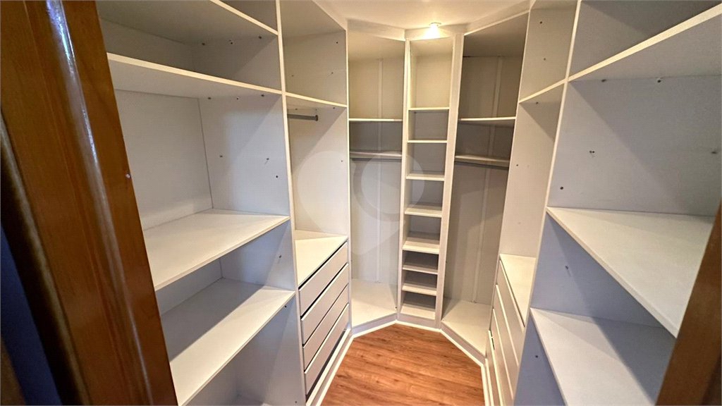 Casa à venda com 4 quartos, sendo 3 suítes, em Vila Galvão, Guarulhos, SP