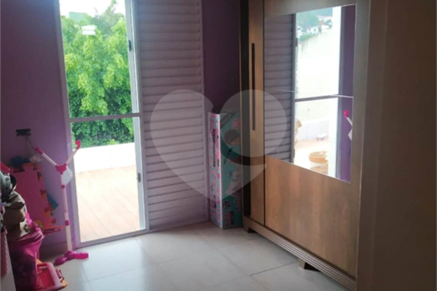Casa à venda com 3 quartos, sendo 1 suíte,  no condomínio Village St. Louis, São Paulo - SP
