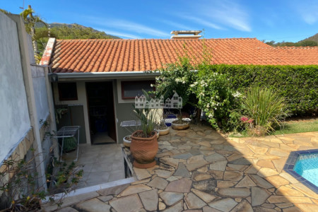 Casa à venda com 3 quartos, sendo 1 suíte, com vista deslumbrante em Recreio Maristela, Atibaia