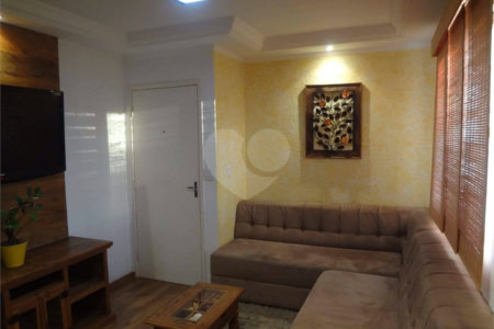 Apartamento no Condomínio Residencial Ipê I .