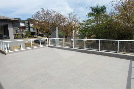 Casa à venda com 3 suítes no condomínio Figueira Garden, Atibaia - SP