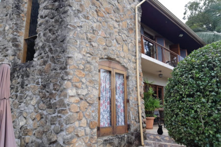 Casa à venda com 4 quartos, sendo 1 suíte, no condomínio Clube da Montanha, Atibaia - SP