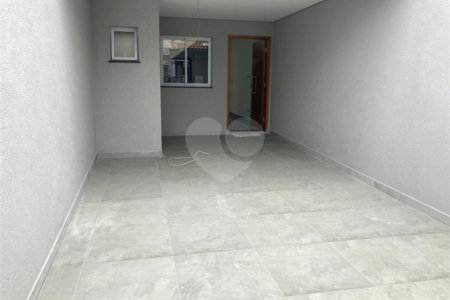 Sobrado à venda com 3 quartos, sendo 1 suíte,  em Jardim Alzira, São Paulo, SP