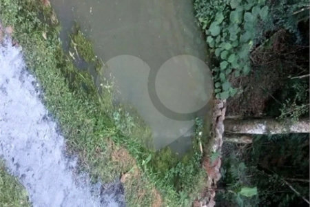 Casa à venda com 4 quartos, sendo 1 suíte, no condomínio Quinta da Cachoeira, Embu das Artes - SP