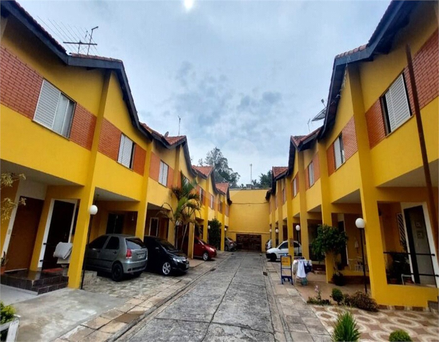 Sobrado a venda em Condominio fechado 80m 02 dormitórios 01 vaga
