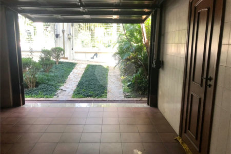 Sobrado com 363m² à venda no Alto da Moóca - 3 suítes e 6 vagas.