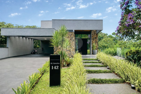 Casa à venda com 3 suítes no condomínio Reserva Santa Maria, Jandira - SP