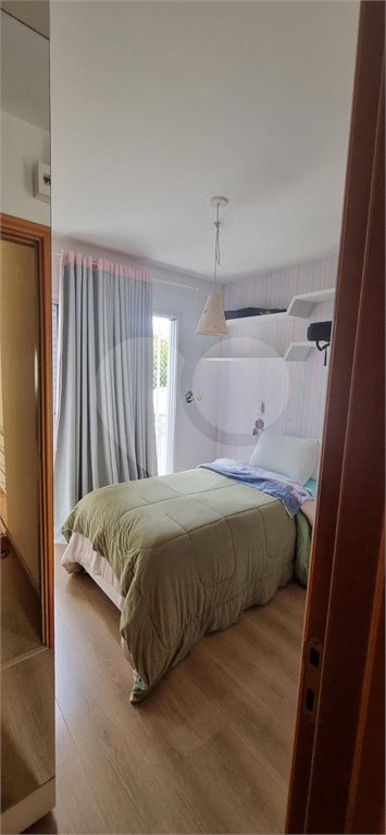 Casa à venda com 4 quartos, sendo 2 suítes, no condomínio Casas de Windsor, São Paulo - SP