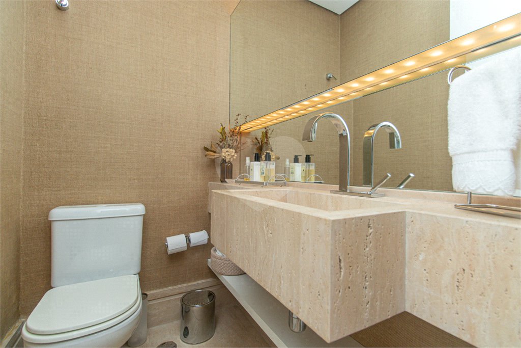Apartamento à venda com 3 quartos, sendo 2 suítes, em Vila Nova Conceição, São Paulo, SP
