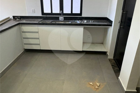 Sobrado à venda com 3 suítes em Jardim Maristela, Atibaia, SP