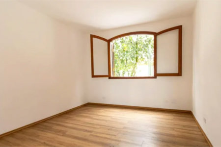 Casa à venda com 4 quartos, sendo 1 suíte,  em Vila Tiradentes, São Paulo, SP