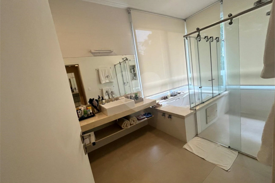 Casa à venda com 5 suítes no condomínio Cantareira, Mairiporã - SP