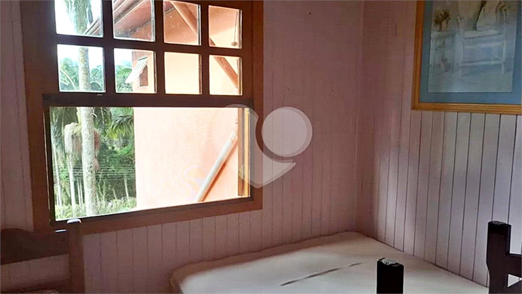 Casa à venda com 6 quartos, sendo 2 suítes, no condomínio Associação Reserva das Hortênsias, Mairiporã - SP