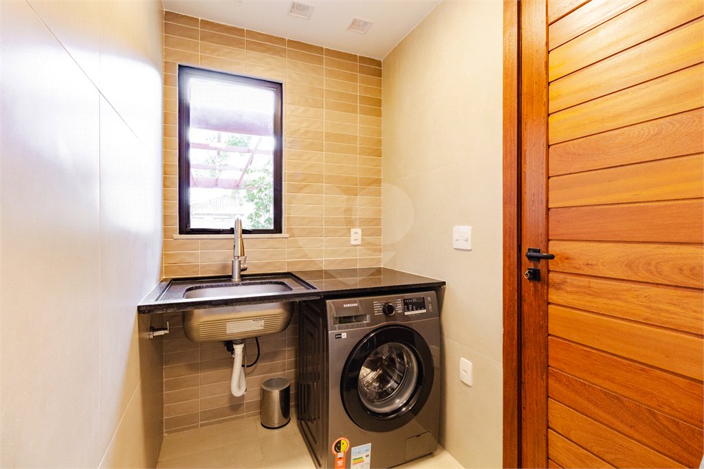 Casa à venda com 3 quartos, sendo 2 suítes, em Caravelas, Armação dos Búzios, RJ