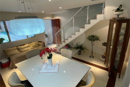 Casa à venda com 3 quartos, sendo 1 suíte, no condomínio Residencial Villagio Vitória, Guarulhos - SP