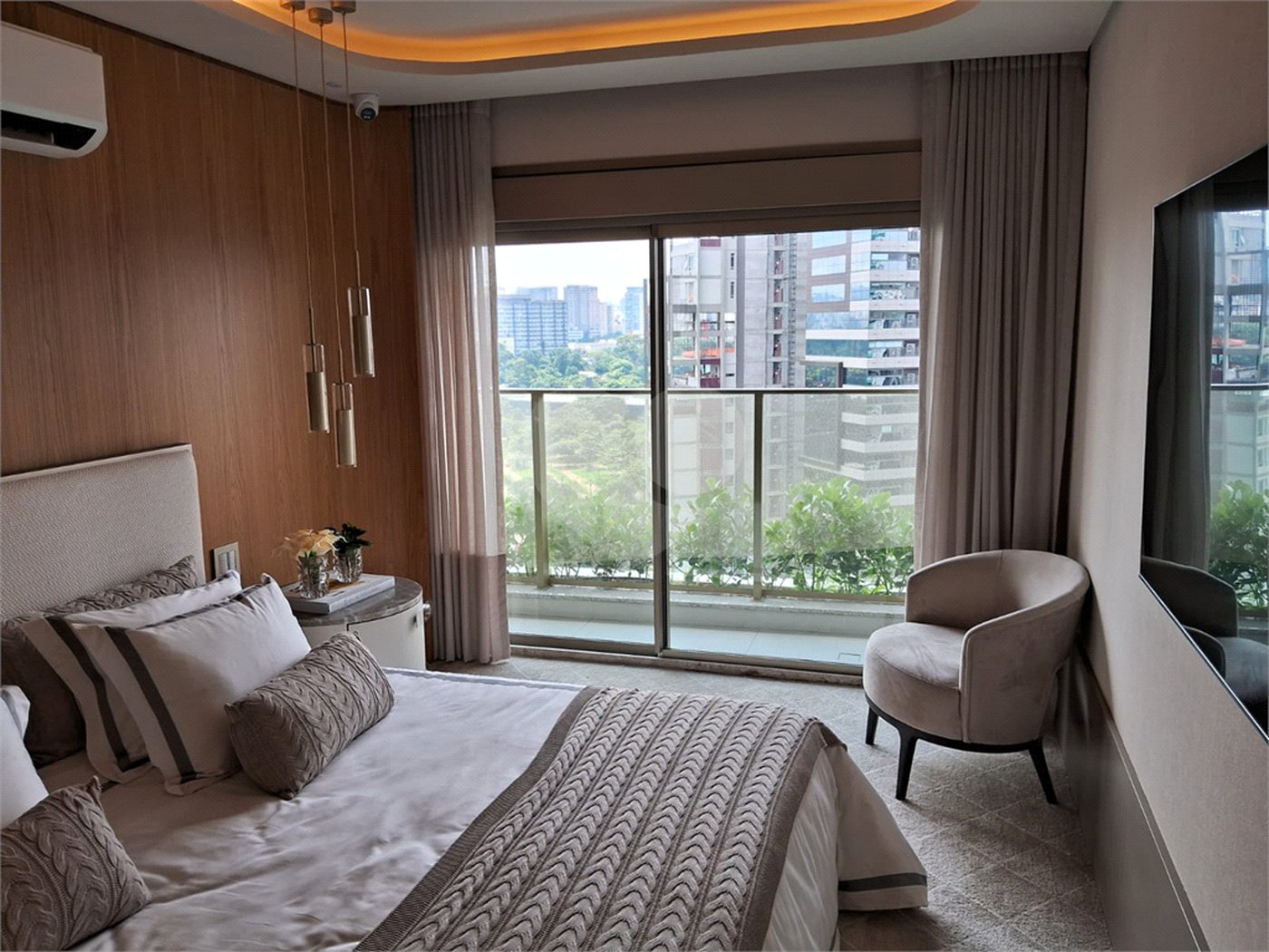 Apartamento à venda com 3 suítes em Moema, São Paulo, SP