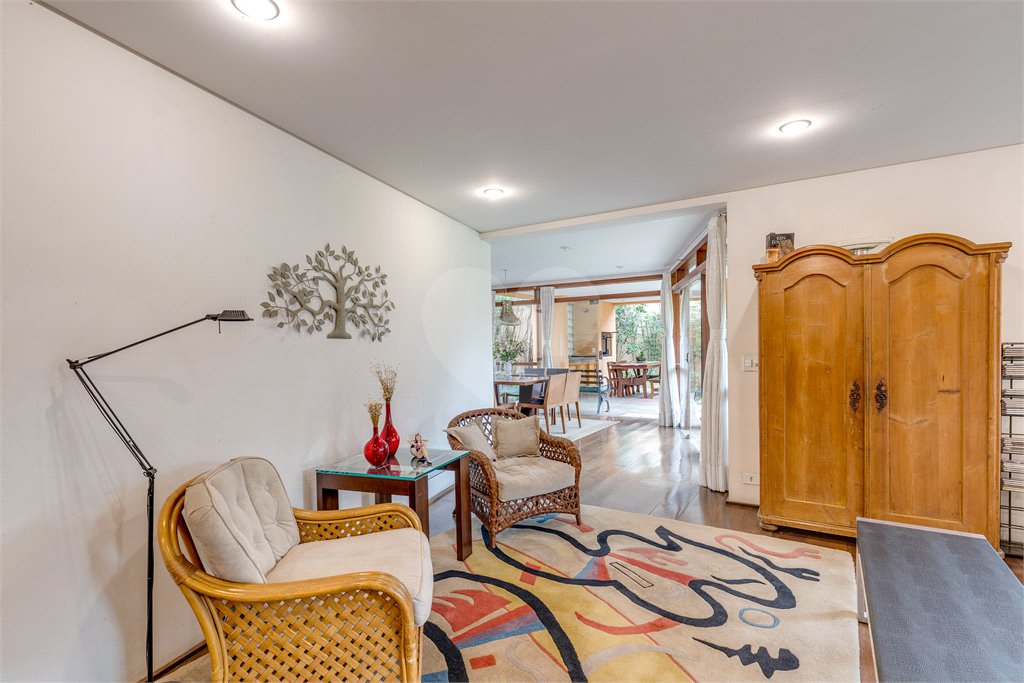 Casa à venda com 5 quartos, sendo 4 suítes, em Alto da Boa Vista, São Paulo, SP
