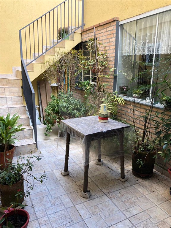 Casa à venda com 3 quartos, sendo 1 suíte,  no condomínio Residencial Vila Irmãos Arnoni, São Paulo - SP
