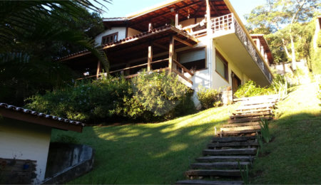 Casa à venda ou para alugar com 4 quartos, sendo 2 suítes,  em Serra da Cantareira, Mairiporã, SP