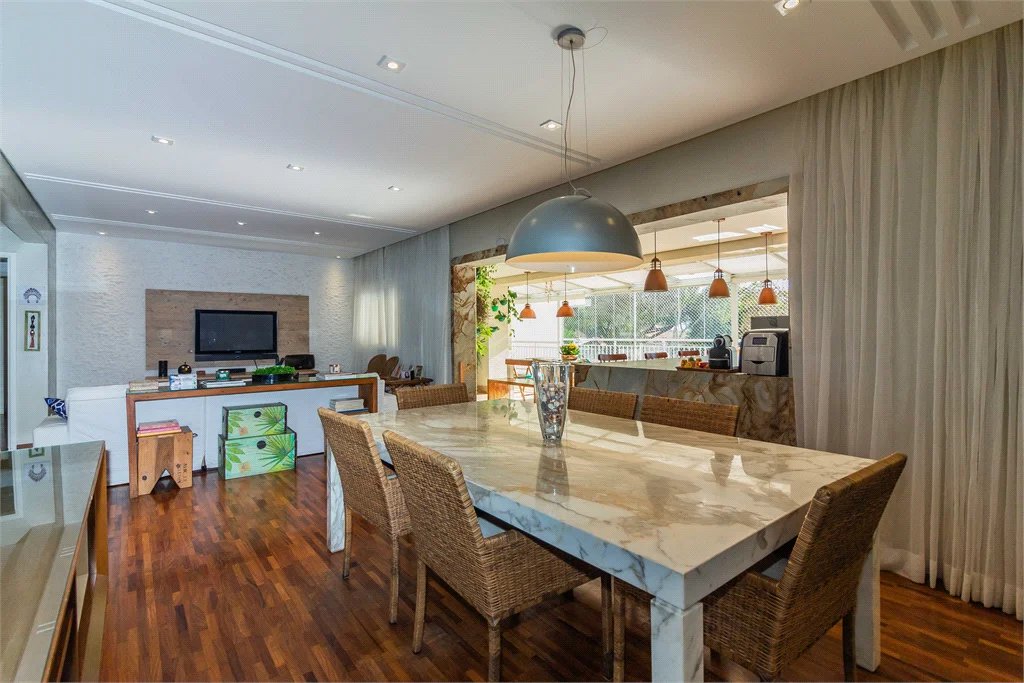 Apartamento à venda com 3 suítes em Vila Cordeiro, São Paulo, SP