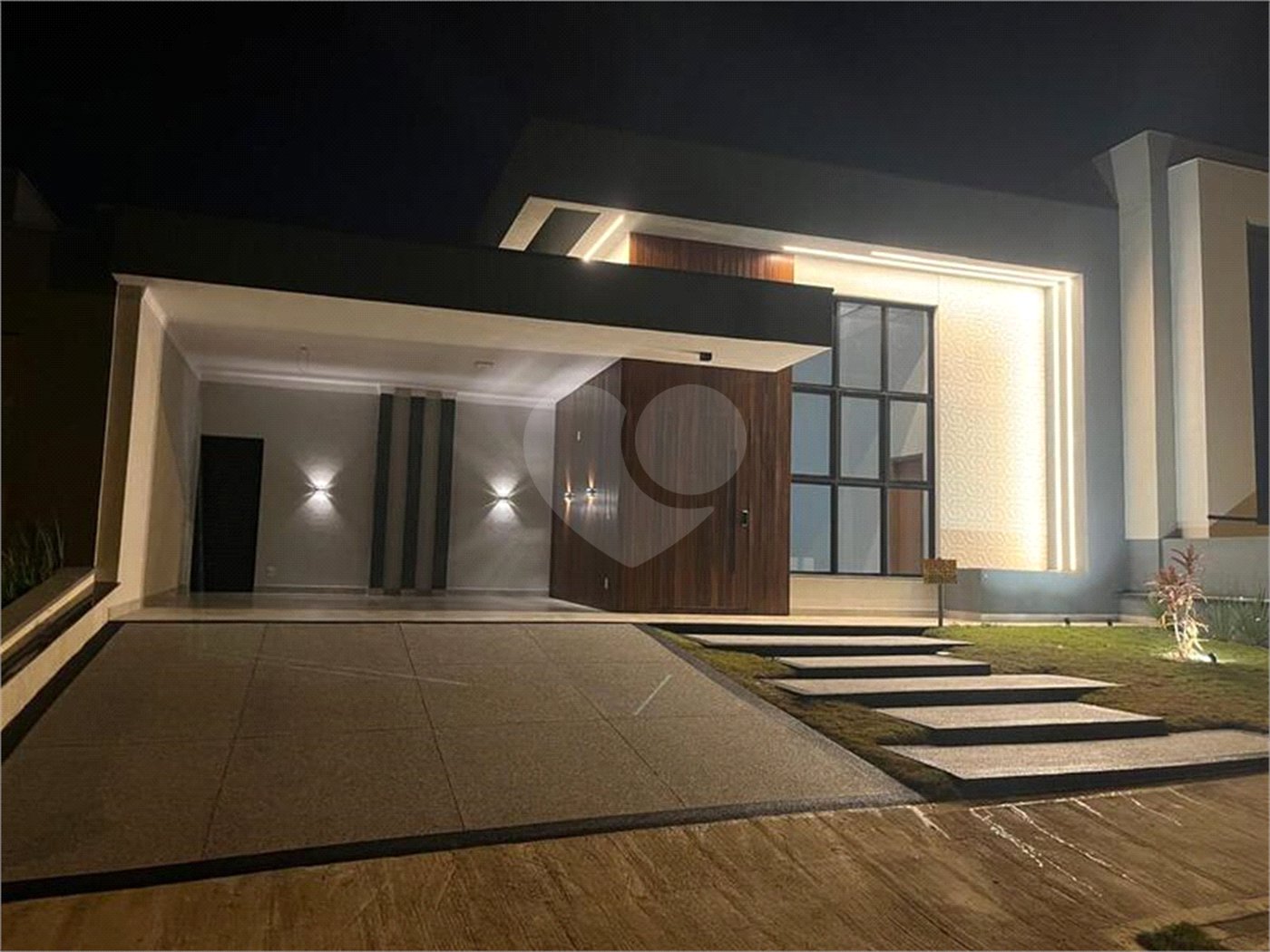 Indaiatuba - Condominio Jardins di Roma - Venda -Locação 0 R$ 10.000,00 mais encargos - condominio - R$ 650,00 - IPTU - R$ 230,00 - Terreno 300ms - construido 170 metros quadrados - Terrea - 3 quartos, uma suíte e uma demi suite , 4 banheiros , piscina - Preparado para água quente até a piscina!!