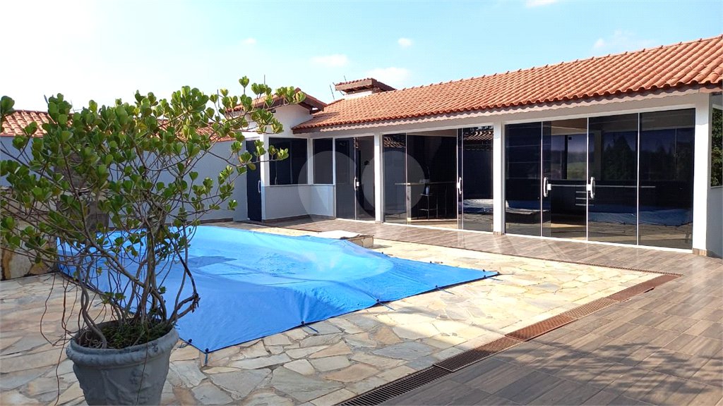 Casa à venda com 8 quartos, sendo 3 suítes,  no condomínio Terras de Santa Rosa, Salto - SP