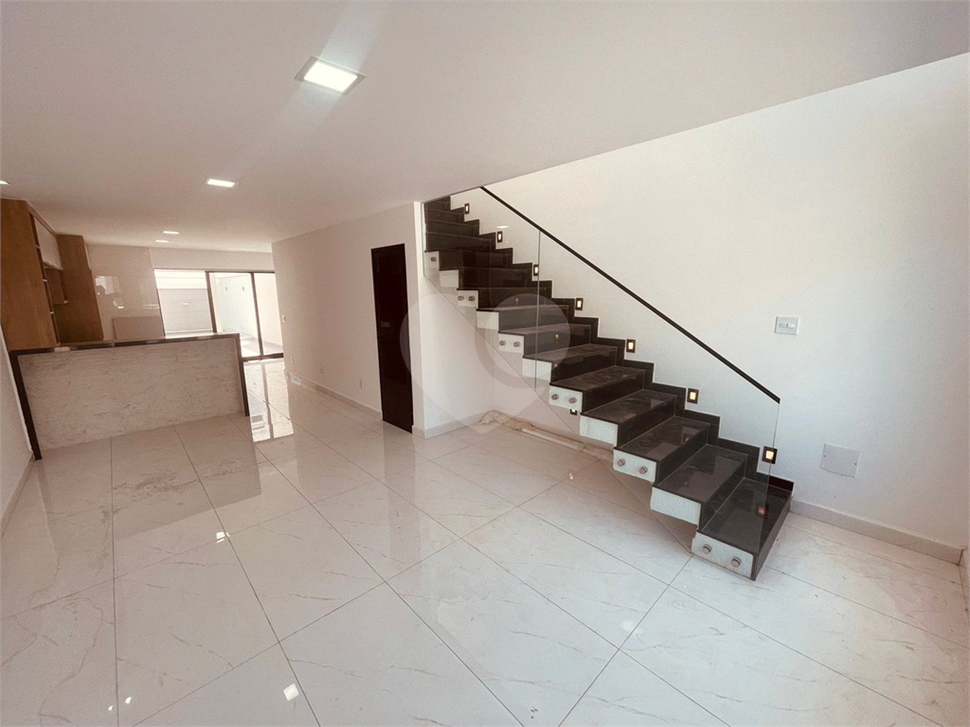 Casa à venda com 3 quartos, sendo 2 suítes, no condomínio Grand Park, Rio de Janeiro - RJ