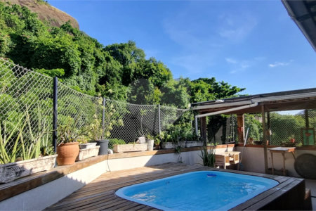 Casa de Vila à venda com 3 quartos, sendo 2 suítes,  em Tijuca, Rio de Janeiro, RJ