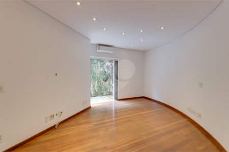 Casa Térrea à venda com 3 quartos, sendo 1 suíte, em Granja Julieta, São Paulo, SP