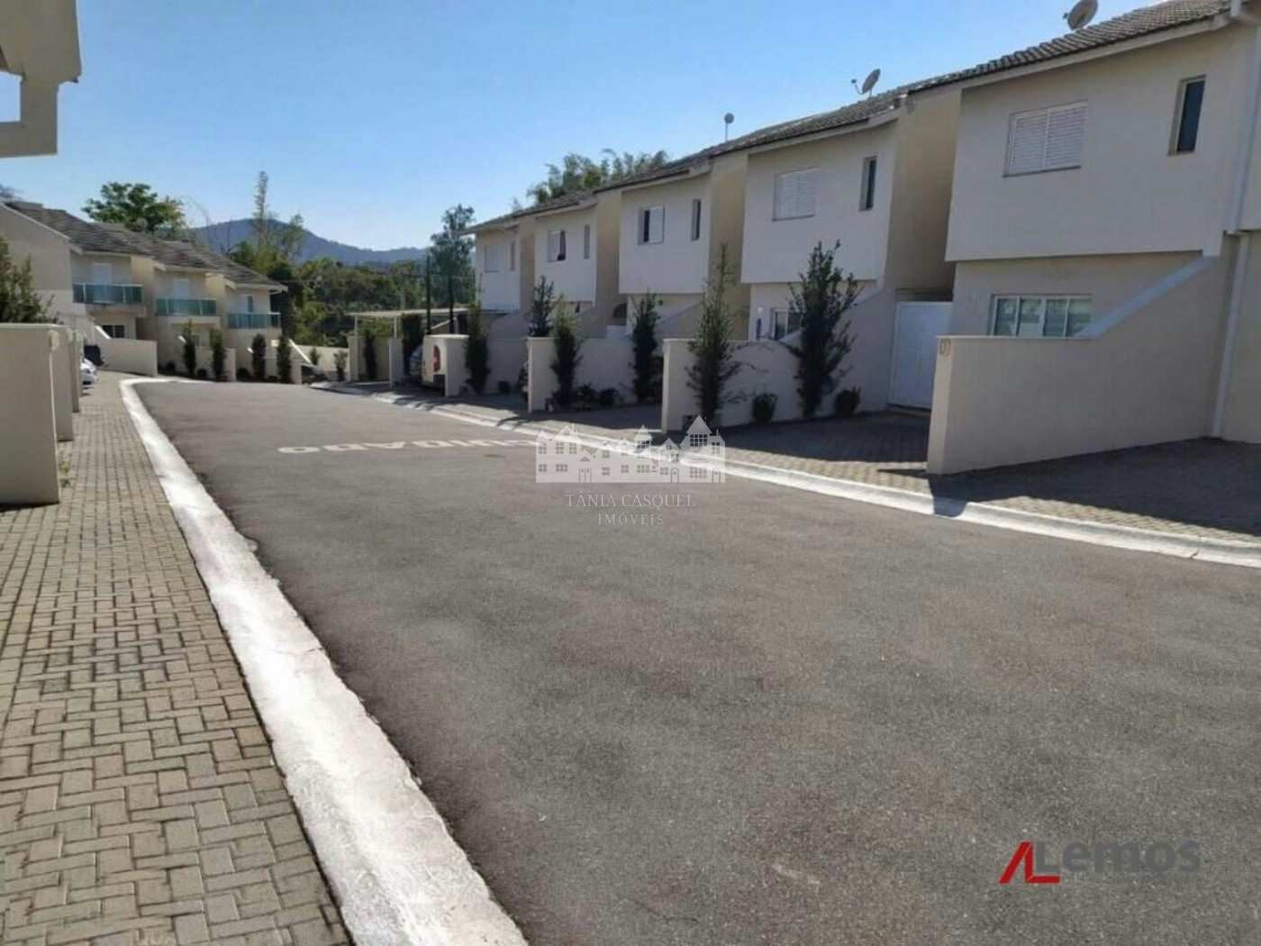 Casa à venda com 2 quartos no condomínio Residencial Manuela, Chácaras Maringá, Atibaia - SP