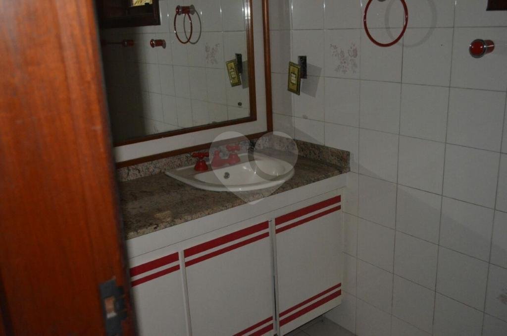 Sobrado à venda com 4 quartos, sendo 3 suítes, em Parque Edu Chaves, São Paulo, SP