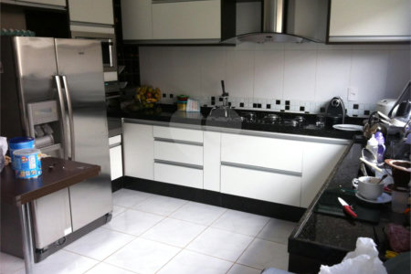 Sobrado à venda com 4 quartos, sendo 2 suítes,  em Ribeirânia, Ribeirão Preto, SP