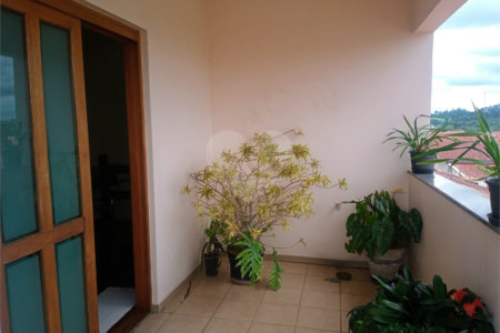 Sobrado à venda com 3 quartos, sendo 1 suíte, no Centro, Biritiba-mirim, SP