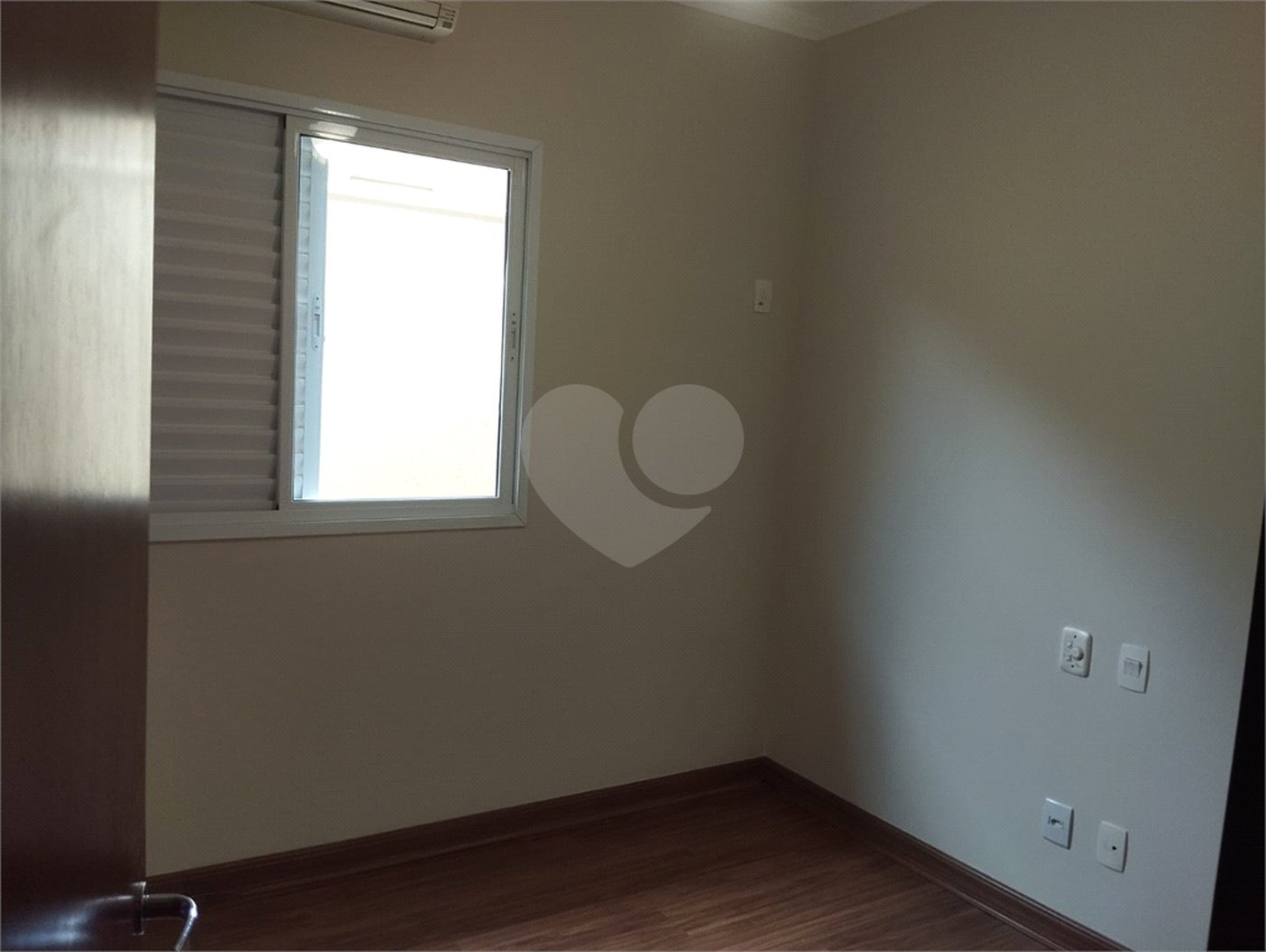 Casa à venda com 3 quartos, sendo 1 suíte,  no condomínio Vila Aracoara, Araraquara - SP