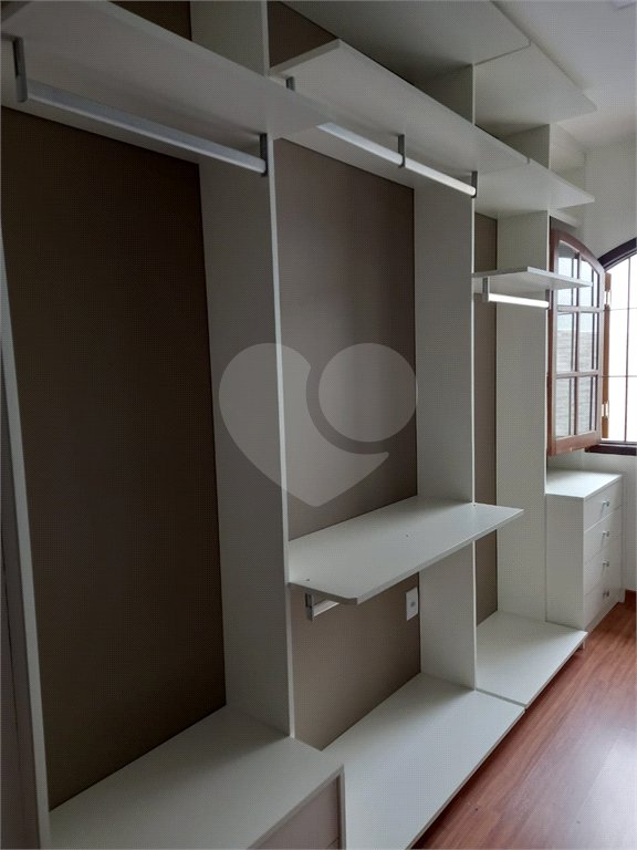Casa à venda com 4 quartos, sendo 1 suíte,  em Vila Oliveira, Mogi das Cruzes, SP