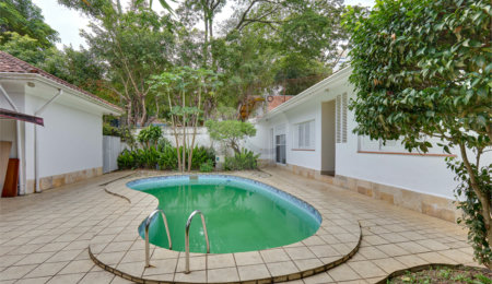 Casa Térrea à venda ou para alugar com 5 quartos, sendo 2 suítes,  em Granja Julieta, São Paulo, SP