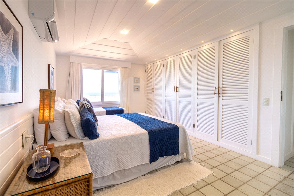 Casa em condomínio à venda com 6 quartos, sendo 5 suítes,  em Praia Rasa, Armação dos Búzios, RJ
