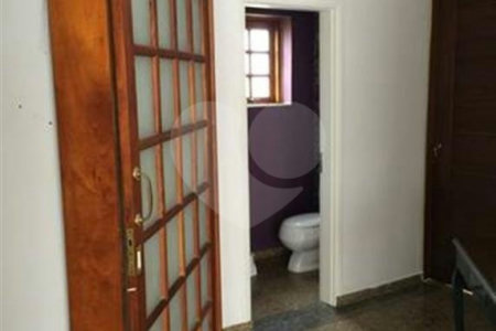 Sobrado à venda com 6 quartos, sendo 2 suítes, em Real Parque, São Paulo, SP