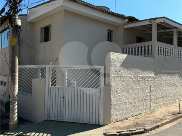 Sobrado à venda com 4 quartos em Vila Zat, São Paulo, SP