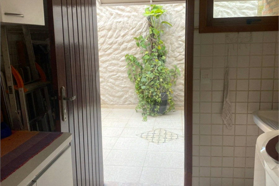 Casa à venda com 5 quartos, sendo 4 suítes, no condomínio Lago do Imperador, Mairiporã - SP