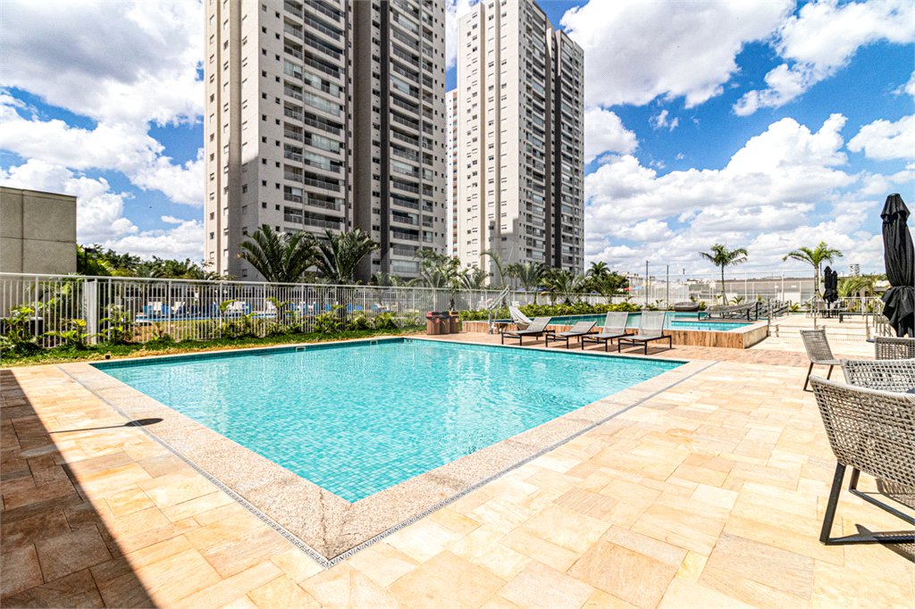 Apartamento à venda com 3 quartos, sendo 1 suíte,  em Vila Anastácio, São Paulo, SP