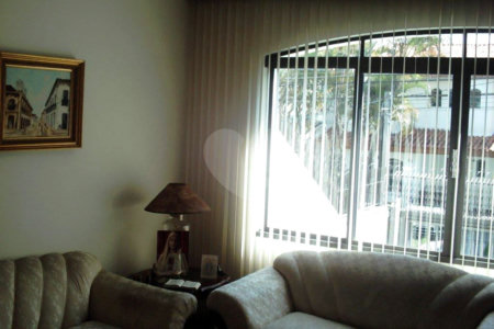 Casa à venda com 4 quartos, sendo 2 suítes, em Jardim Pinheiros, São Paulo, SP