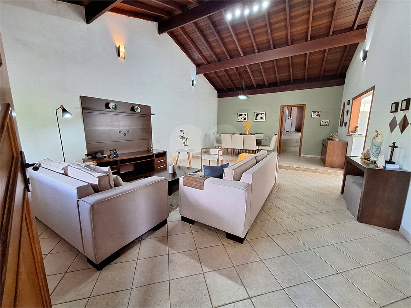 Casa à venda com 4 quartos, sendo 1 suíte, em Santa Cândida, Vinhedo, SP