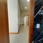 Belíssima Casa à Venda no Condomínio Damha IV