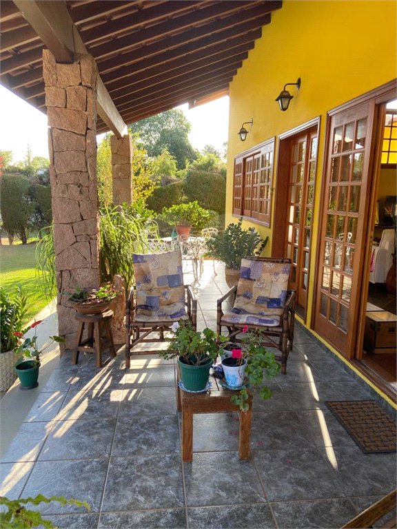 Casa à venda com 4 quartos, sendo 2 suítes, no condomínio Monte Belo, Salto - SP