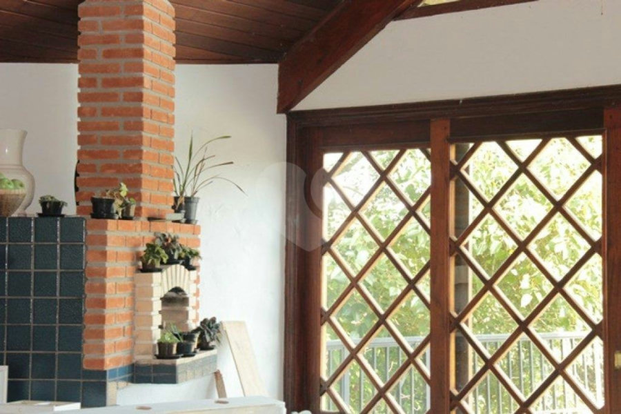 Sobrado à venda com 7 quartos, sendo 5 suítes, no Centro, Mairiporã, SP