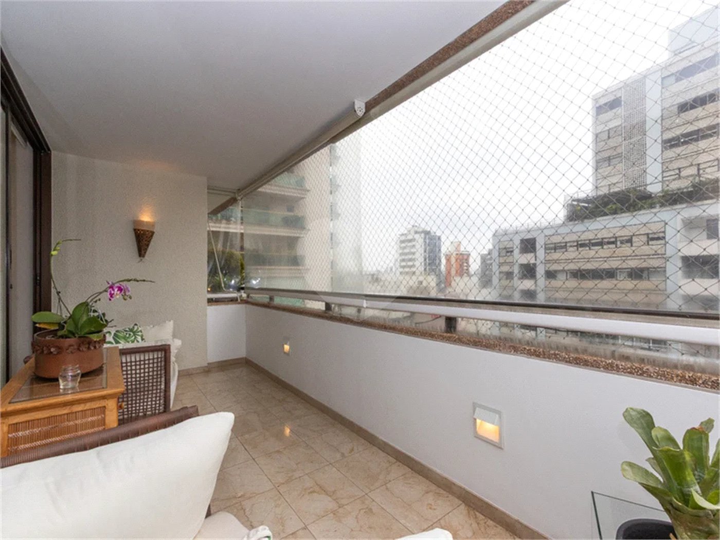 Apartamento de 233 m² à venda em Higienópolis com 4 dormitórios.