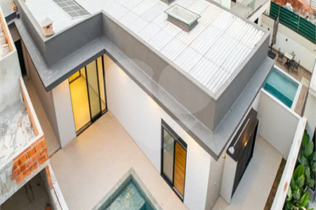 Indaiatuba - Condominio Sapezal - R$ 2.400.000,00 - Área Total 360,00 m² - Área Construída 213,32 m² - TÉRREA - 03 suítes sendo a master com closet; - Escritório; Lavabo; Cozinha com cooktop e planejados; Gourmet com churrasqueira; Ambientes preparados para ar condicionado; Piscina com cascata,
