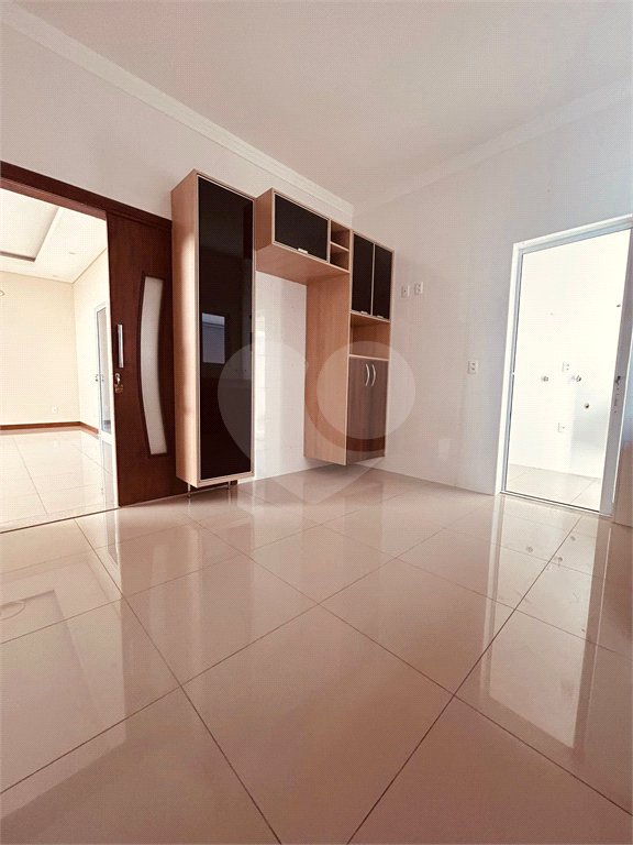 Casa à venda com 3 quartos, sendo 3 suítes, no condomínio Village Damha III, São Carlos - SP