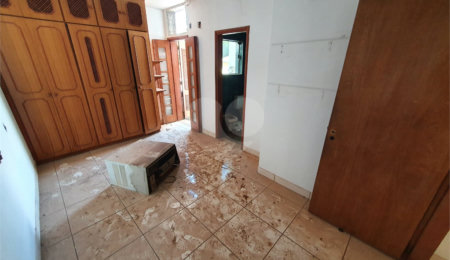 Casa Térrea à venda com 5 quartos, sendo 2 suítes,  no Centro, São Carlos, SP